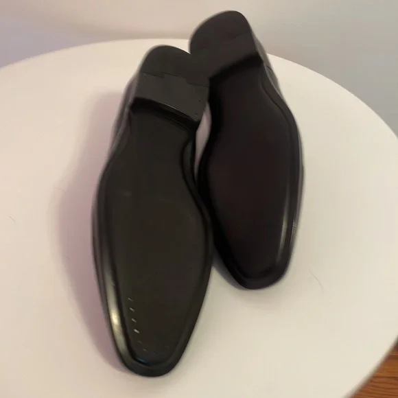 BRAND NWOT NEVER WORN BEFORE KENNETH COLE REACTION 9.5 BLACK LEATHER SLIP ONS - Picture 6 of 6